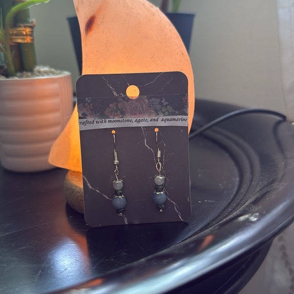 Elegant Moonstone and Agate Earrings - Picture 2 of 2